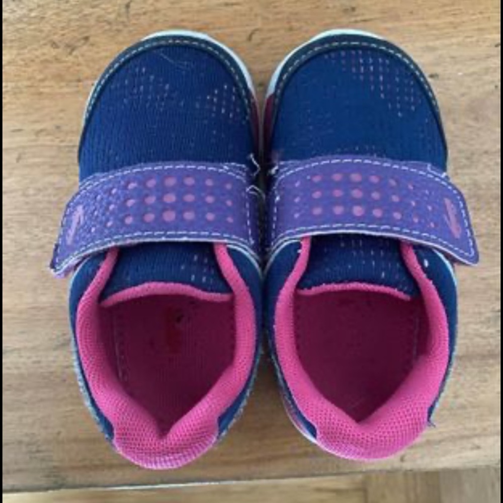 See Kai Run Ryder Sneaker size 6